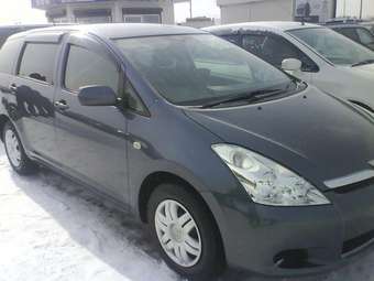 2003 Toyota Wish Photos