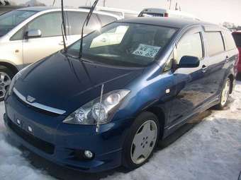 2003 Toyota Wish Images