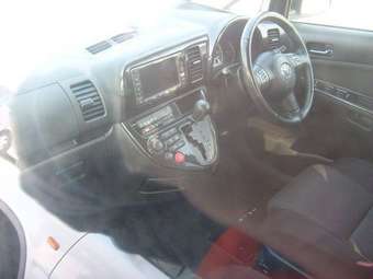 2003 Toyota Wish Pics