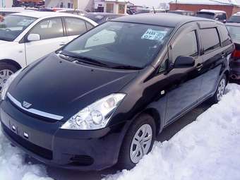 2003 Toyota Wish Pictures