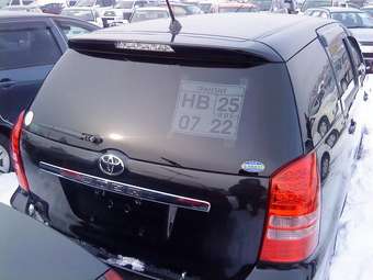 2003 Toyota Wish Photos