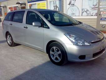 2003 Toyota Wish Photos