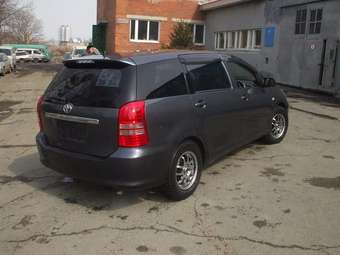 2003 Toyota Wish Pictures