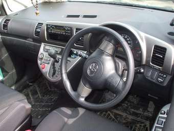 2003 Toyota Wish Pics