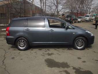 2003 Toyota Wish Pictures