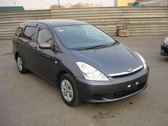 2003 Toyota Wish Pictures