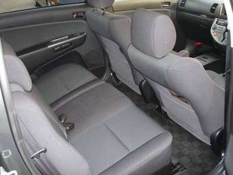 2003 Toyota Wish Images