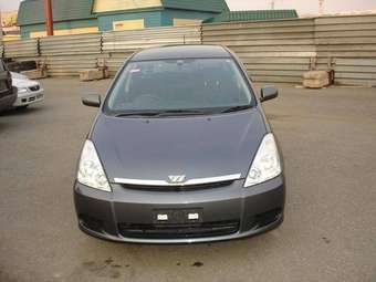 2003 Toyota Wish Pictures