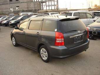 2003 Toyota Wish Pictures