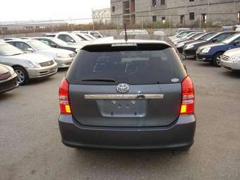 2003 Toyota Wish Photos