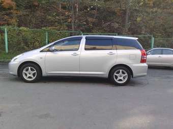 2003 Toyota Wish Photos