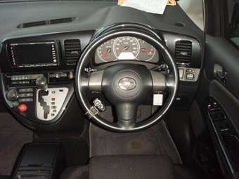 2003 Toyota Wish Photos