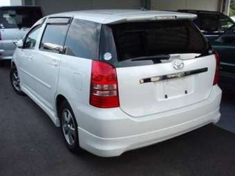 2003 Toyota Wish Wallpapers