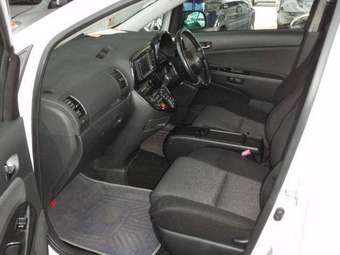 2003 Toyota Wish Pictures
