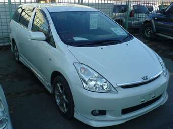 2003 Toyota Wish Pictures