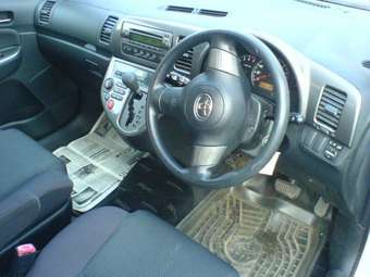 2003 Toyota Wish Photos