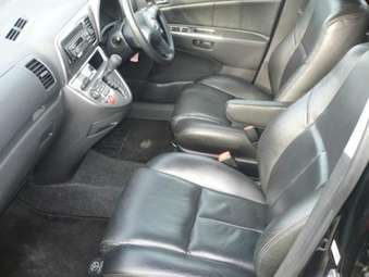 2003 Toyota Wish Photos