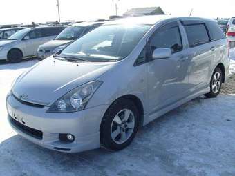 2003 Toyota Wish Pictures