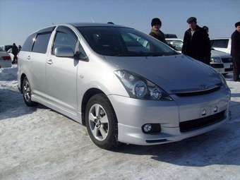 2003 Toyota Wish Pics