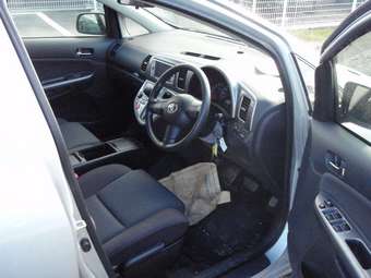 2003 Toyota Wish Pictures