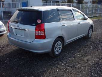 2003 Toyota Wish Images