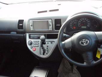 2003 Toyota Wish Pics