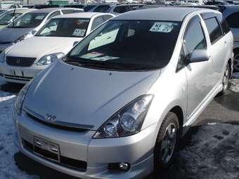 2003 Toyota Wish Images