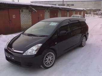 2003 Toyota Wish Pics