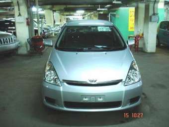 2003 Toyota Wish Photos