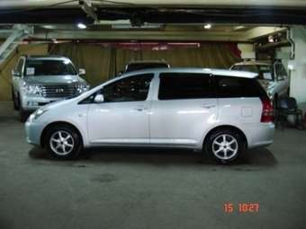 2003 Toyota Wish Pictures