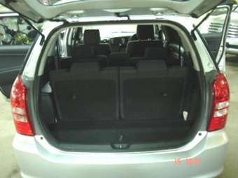 2003 Toyota Wish Pictures