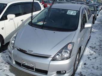 2003 Toyota Wish Photos