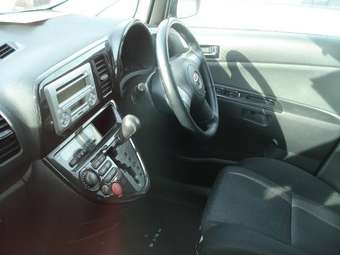 2003 Toyota Wish Pictures