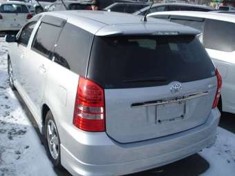 2003 Toyota Wish Photos