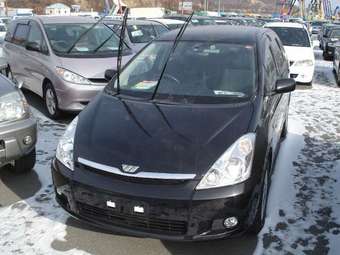 2003 Toyota Wish Pictures