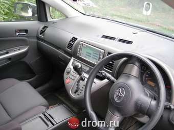 2003 Toyota Wish Pictures