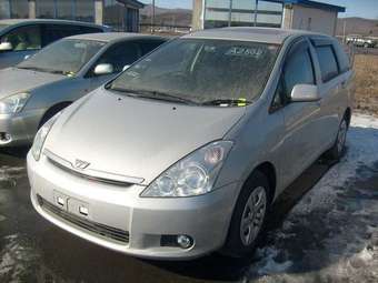 2003 Toyota Wish Pictures