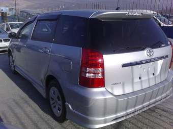 2003 Toyota Wish Pics