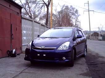 2003 Toyota Wish Photos