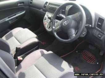 2003 Toyota Wish Photos