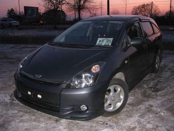 2003 Toyota Wish Pictures