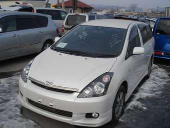 2003 Toyota Wish Pictures