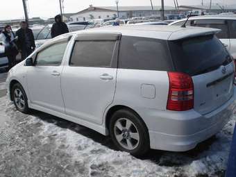 2003 Toyota Wish Photos