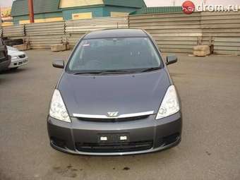 2003 Toyota Wish Photos