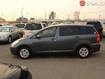 2003 Toyota Wish Photos