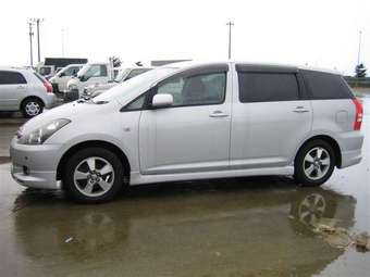 2003 Toyota Wish Pics