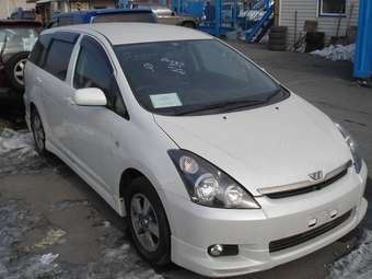 2003 Toyota Wish Photos