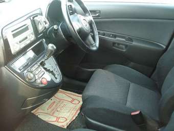 2003 Toyota Wish Pictures