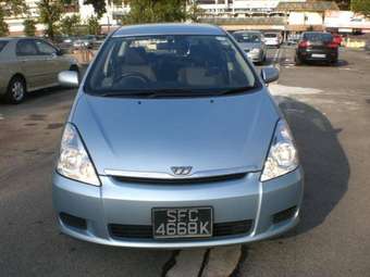 2003 Toyota Wish Photos