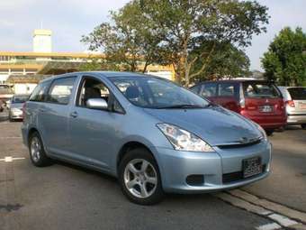 2003 Toyota Wish Pictures